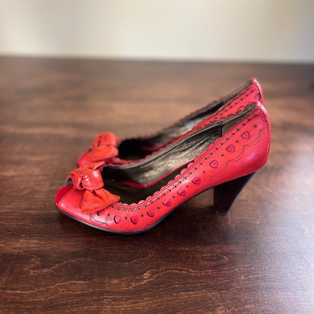 Two Lips red heels Size 7.5
